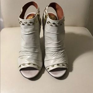 VINCE CAMUTO DRESS LEATHER BOOTIES!!